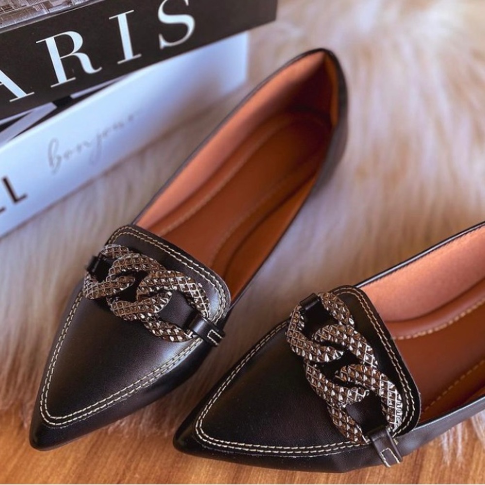 Pointed toe Brazilian shoe color black
